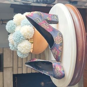 Antonio Melani brocade block heel size 6